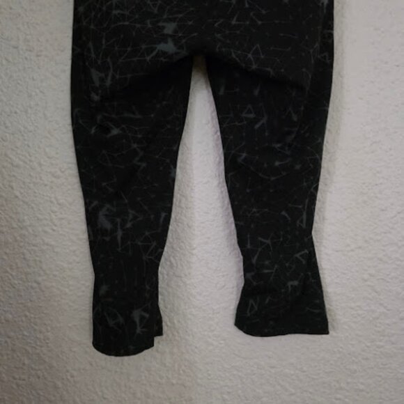 Lululemon Pedal Pace Crop in Star Crushed Coal Black Women's Size 6 - Picture 5 of 7